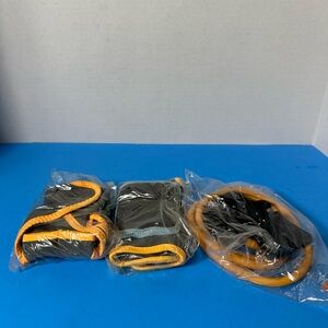 Nintendo Wii calorie-burning kit: 2 gloves and a resistance band for the hands.